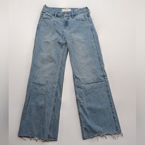 Hollister Low Rise Baggy Wide Leg Jeans 29x31 NWOT Raw Hem